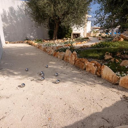 Villa With Trullo And Pool, アルベロベッロ エクステリア 写真