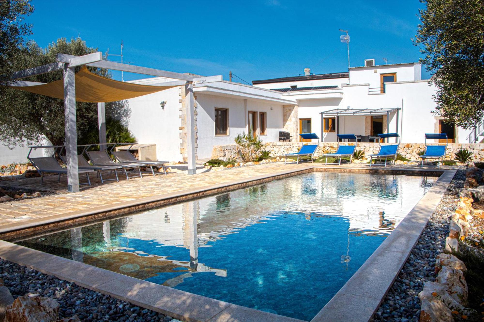 Villa With Trullo And Pool, アルベロベッロ エクステリア 写真