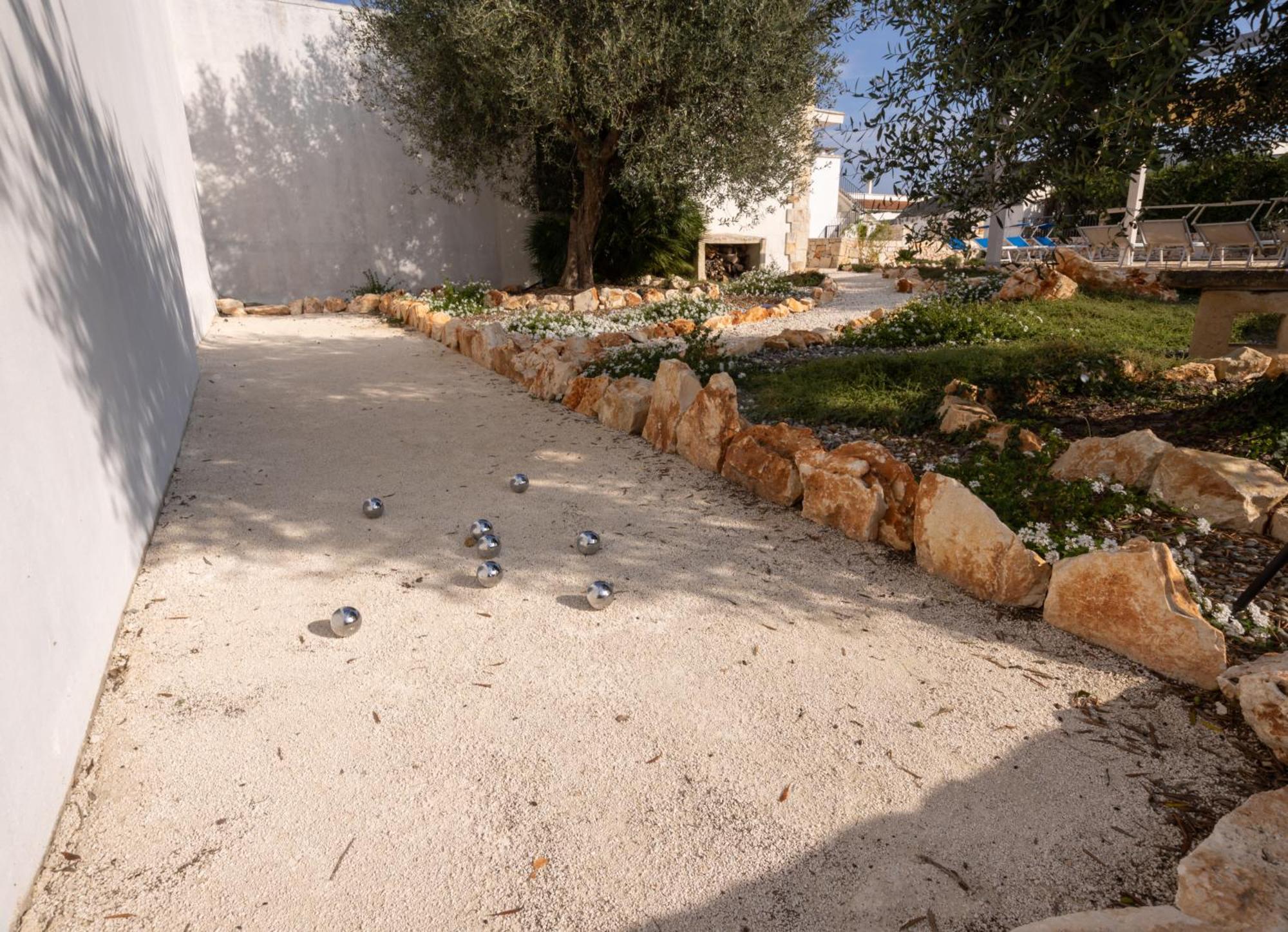 Villa With Trullo And Pool, アルベロベッロ エクステリア 写真