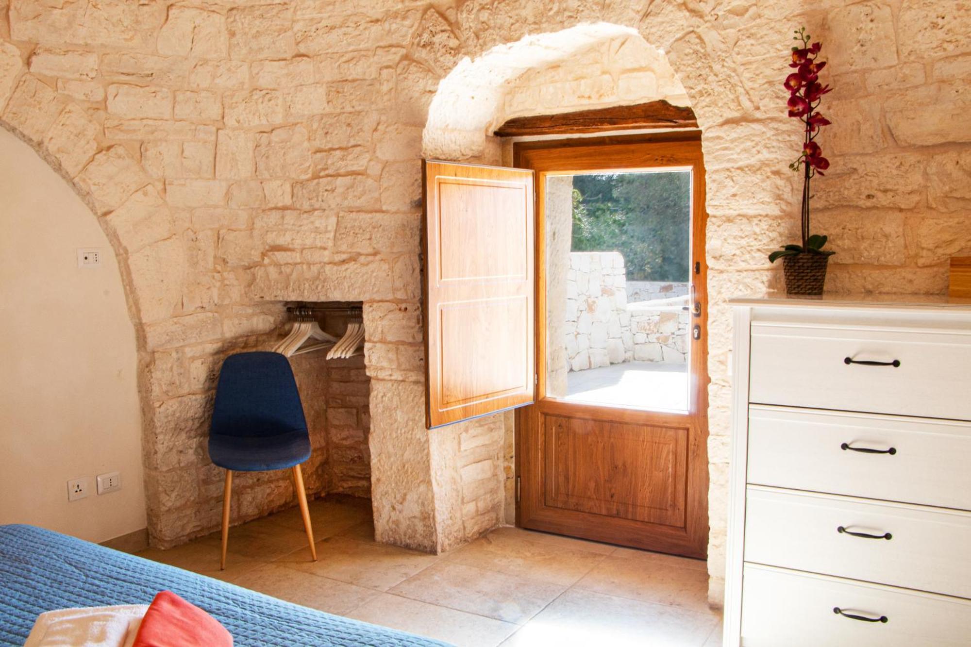 Villa With Trullo And Pool, アルベロベッロ エクステリア 写真