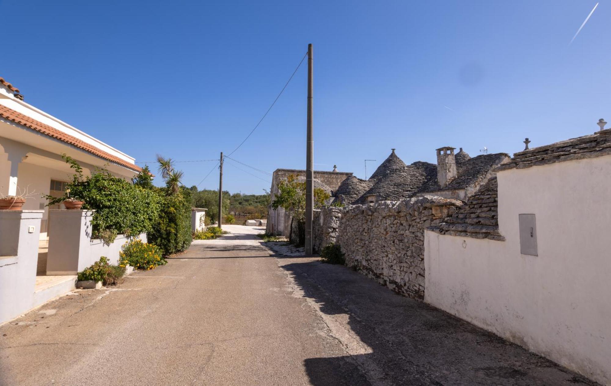 Villa With Trullo And Pool, アルベロベッロ エクステリア 写真
